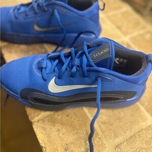 Nike Kids ISOFLY Basketball shoes